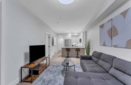 Langley Apartment | Luxurious Cozy Condo in Langley