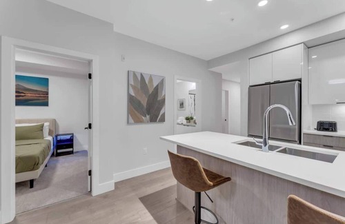 Langley Apartment | Luxurious Cozy Condo in Langley