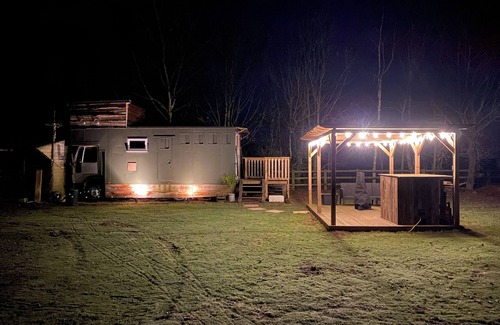 Severn Stoke House | Luxurious cozy converted horsebox retreat