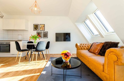 Weißgerber Apartment | Luxurious & Cozy | Prime Location, ♛King Bed, View