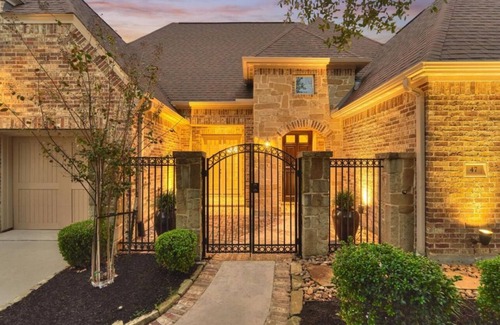 Indian Springs House | Luxurious & Cozy. Relax with the whole family in this peaceful gated community