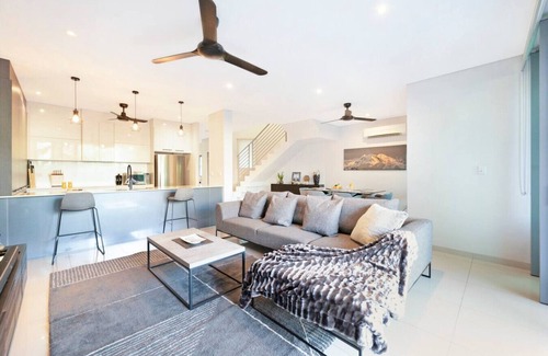 Fannie Bay Apartment | Luxurious & Cozy Retreat ~ Pool ~ Office ~ Parking