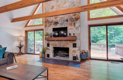 Old Fort Cabin | Luxurious Creekside Retreat - Minutes To Asheville