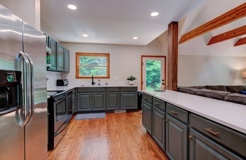 Old Fort Cabin | Luxurious Creekside Retreat - Minutes To Asheville