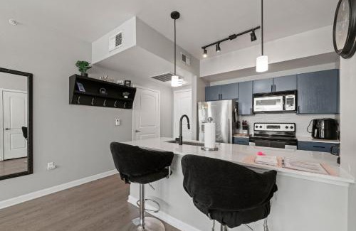 Far North Dallas Apartment | Luxurious Dallas Apartment with City Views