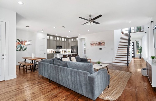 West Dallas House | Luxurious Dallas Home - 5 minutes from Downtown 🌌