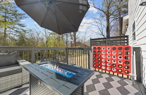 Decatur House | Luxurious Decatur Getaway Game Room and Fire Pit Close to Atlanta