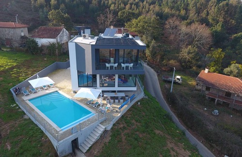 Molares Villa | Luxurious Design VILLA-LAMAR