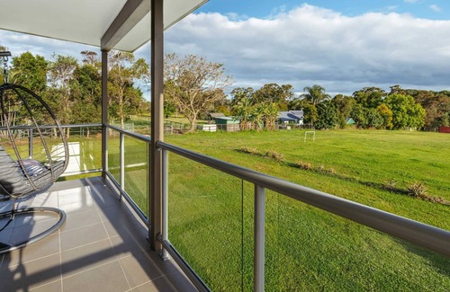 Rochedale House | Luxurious Designer Mansion with Garden Paradise