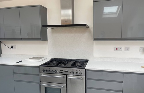 Luton House | Luxurious Detached Holiday House Free Parking Airport Town Centre Railwaystation