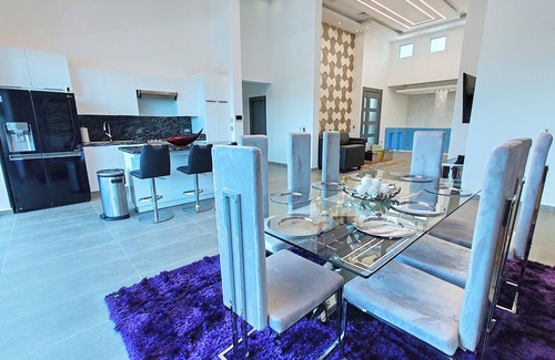 Montellano Villa | Luxurious 12BR Estate with Pools and Entertainment – 14 Minutes from Airport