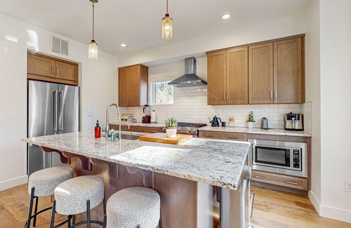 Gorgosa House | Luxurious, dog-friendly home w/private hot tub, W/D, AC, WiFi, near slopes