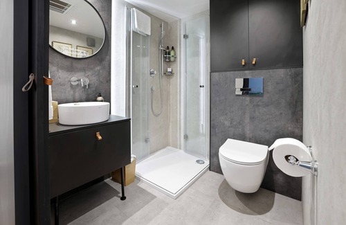 Swan Lake Cabin | Luxurious Dome with Stunning Views for a Romantic Glamping Getaway by Swan Lake, New York