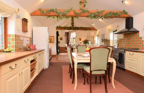 Needham Market House | Luxurious Doves Barn with 8 person Hot tub near Needham Market, Suffolk