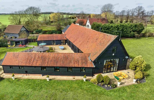 Needham Market House | Luxurious Doves Barn with 8 person Hot tub near Needham Market, Suffolk