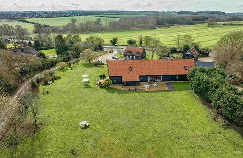 Needham Market House | Luxurious Doves Barn with 8 person Hot tub near Needham Market, Suffolk