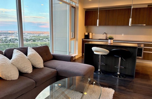 Beltline Condo | Luxurious downtown condo | gym | A/C | heated underground parking