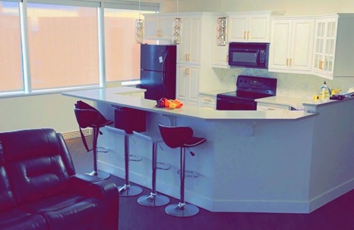 Regina Condo | "Luxurious Downtown Condo with Jetted Jacuzzi & Workspace - Business District"
