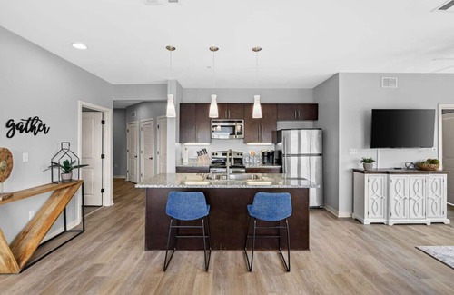 Rolling Mill Hill Condo | Luxurious Downtown Corner unit- 2 Bd2 Bth -#321