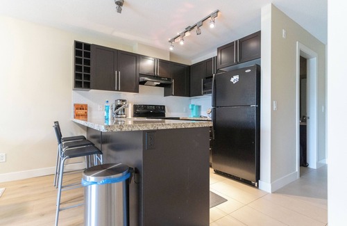 Central Okanagan Condo | Luxurious Downtown Kelowna Condo! Steps to the Beach
