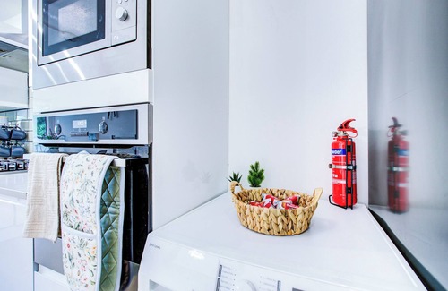Golborne Apartment | Luxurious Duplex across Portobello Road | 850 sq/ft, A/C, Parking, Flex Check-in