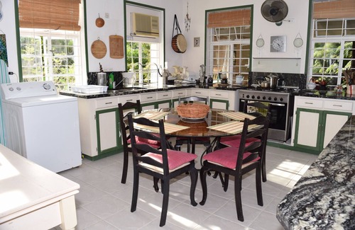Pine Gardens House | Luxurious Eco friendly, Vegetarian Suite in the Hummingbird Apartment