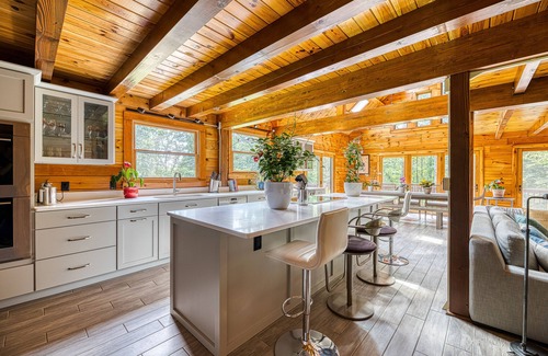 Mount Marion House | Luxurious & Enchanting Log House in Heart of Hudson Valley/Catskills, Upstate NY