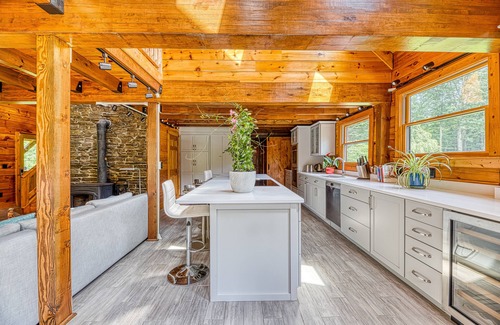 Mount Marion House | Luxurious & Enchanting Log House in Heart of Hudson Valley/Catskills, Upstate NY