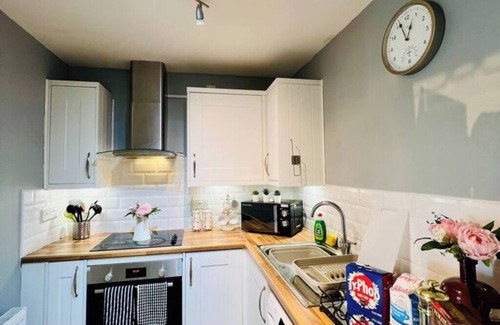 Hawkhead Apartment | Luxurious Ensuite Flat with Free Parking