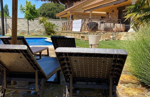 Pelayos de la Presa Ski Chalet | Luxurious Chalet special for families and friends, with a children's park.