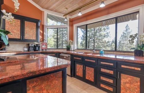 Shaver Lake House | Luxurious Escape-DOUBLE Masters and GOURMET Kitchen with New air conditioning