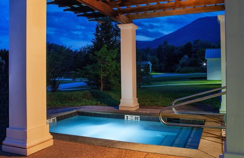 Manchester Apartment | Luxurious Escape + Pool & Hot Tub Access