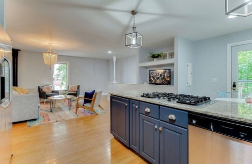 Excelsior Condo | Luxurious Estate Rental: 10 Bedrooms, Sleeps 23—Perfect for Groups & Events!