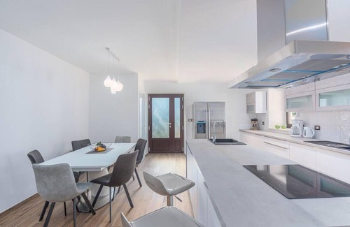 Fiorini Villa | Luxurious estate Villa LV area Umag swimming pool Jacuzzi sauna fitness barbecue Wifi