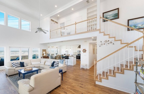 Miramar House | Luxurious, expansive 3 story beachfront house with private access!