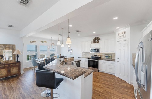 Miramar House | Luxurious, expansive 3 story beachfront house with private access!