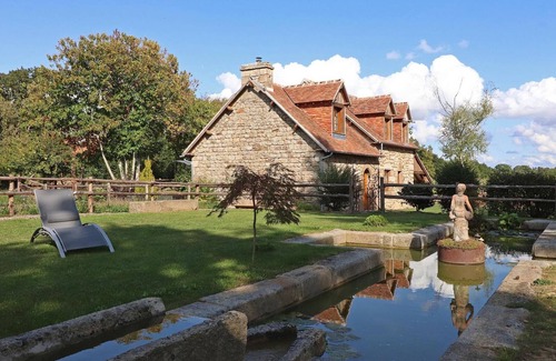 Ceauce Cottage | Luxurious Family Cottage with Garden, Terrace, and Lakeside Activities