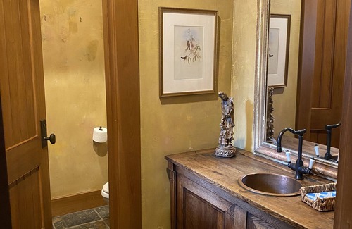Flora Cabin | Luxurious Family-friendly Lodge Retreat