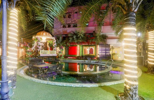 Patna House | Luxurious Family Retreat With Pool in Patna