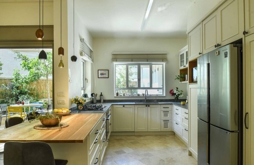 Netanya House | Luxurious Family Three Story House by Sea N' Rent