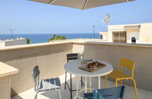 Netanya Apartment | Luxurious Family Three Story House with Mamad by Sea N' Rent