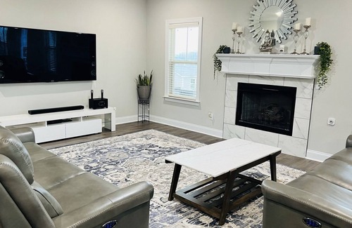 Evans House | Luxurious Farmhouse in Evans 15 mins from Masters only 7 miles