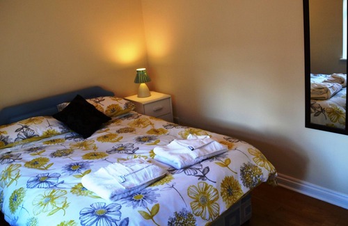 Deganwy Apartment | Luxurious First Floor Apartment Within Minutes To Conwy Town and Marina