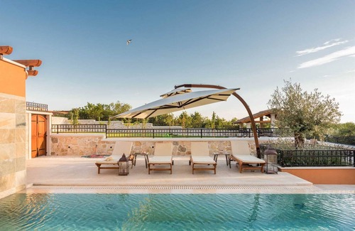 Bicine Villa | Luxurious five star heated pool villa for 10-12 people