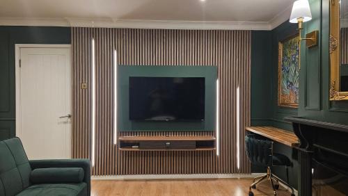 Harrow Apartment | Luxurious Flat 19min from London, 7min to station