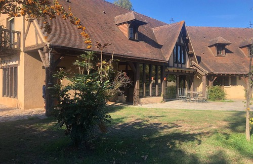 Le Lude Cottage | Luxurious Forest Retreat: Tennis, Pool, BBQ, Fireplace & More!