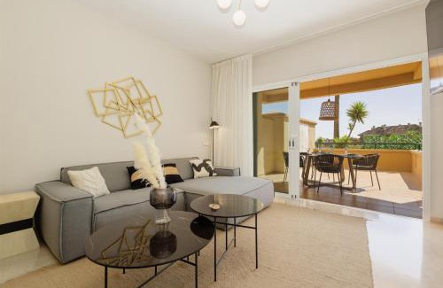 Elviria Apartment | Luxurious frontline golf apartment in Elviria