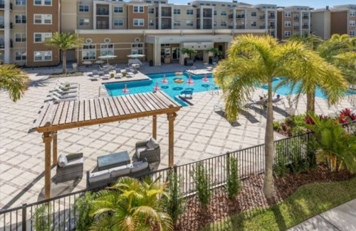 Riverview Apartment | Luxurious fully furnished suite near hospital's!
