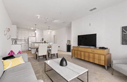 Riverview Apartment | Luxurious fully furnished suite with all utilities included!