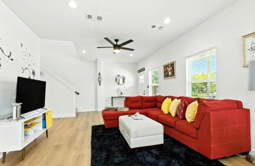 Northeast Houston Apartment | Luxurious Fully Furnished Newly Built 3 bedroom House Close To Downtown